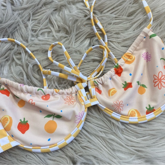 Aurielle Fruit Print White Yellow Checkered Underwire Bikini Top Size Medium - Picture 2 of 4